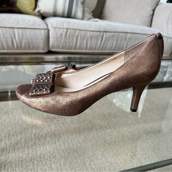 Nurture by Lamaze Copper Heels with Gunmetal Spike Bows and Peep-Toe Design - Picture 5 of 10